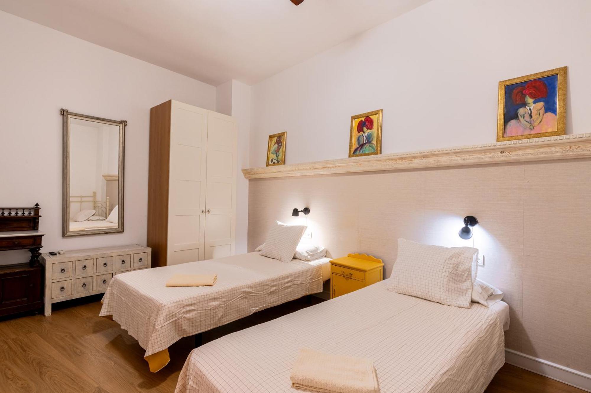 House Sevillana Parking Екстериор снимка